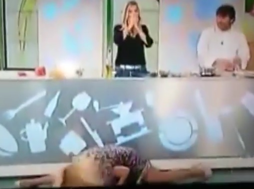 FAIL: Guest Tries To Do Splits Live On Air